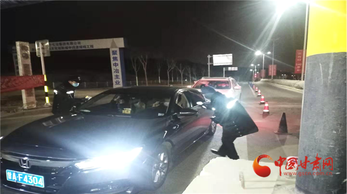 【凯发k8全民战“疫”】 抗击新冠肺炎疫情 兰州物业人员为居民保驾护航